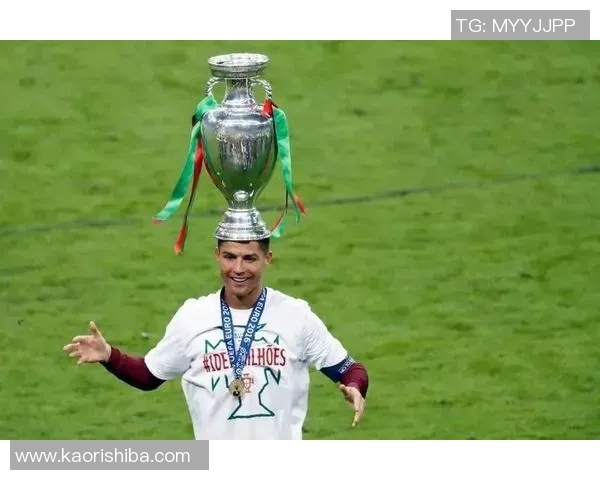 欧洲足球巨星群像展示球场辉煌与荣耀瞬间