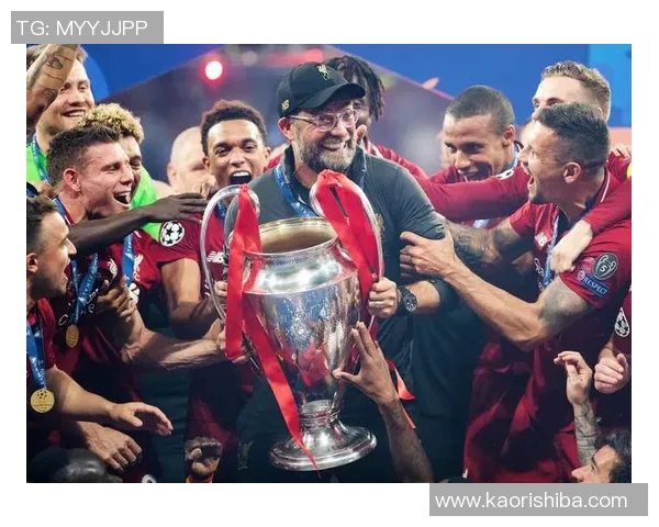 球星失落时刻：悲伤足球场上的无声呐喊与情感碰撞