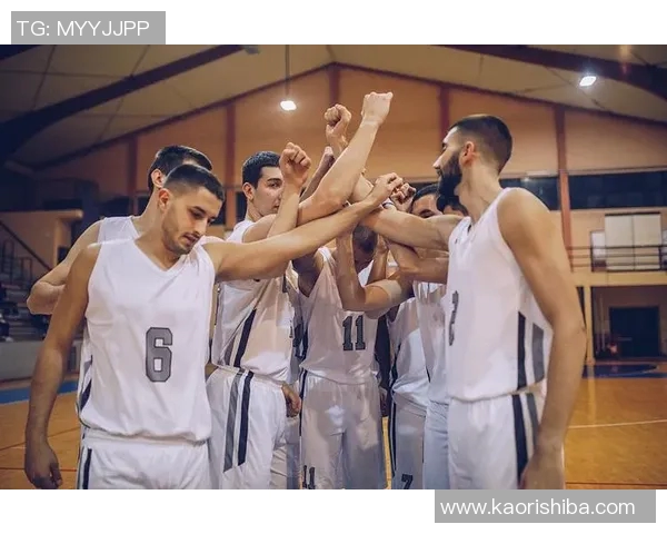 篮球与足球巨星同框合照 展现跨界友谊与体育精神的完美融合